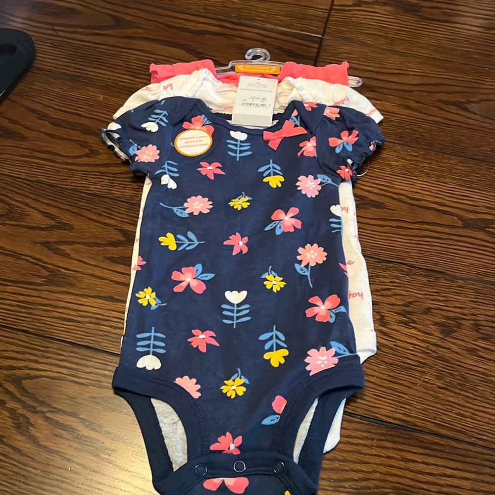 6 month Carters onesie set. New with tags.